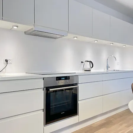 Bright And Spacious 3 Bedroom In Orestaden *